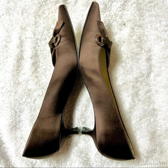 Vintage STUART WEITZMAN 90’s Brown silk satin pointed toe rhinestone heels 7.5 N - Picture 5 of 10